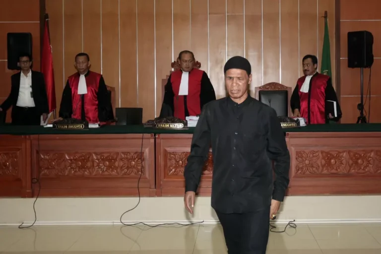 Di Pengadilan Tipikor Bandung, Hercules Tegaskan Siap Pasang Badan Kasus Suap MA