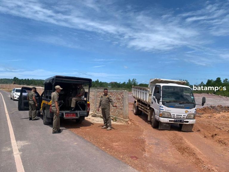 Satpol PP Periksa Izin Penimbunan Mangrove di Kampung Haji