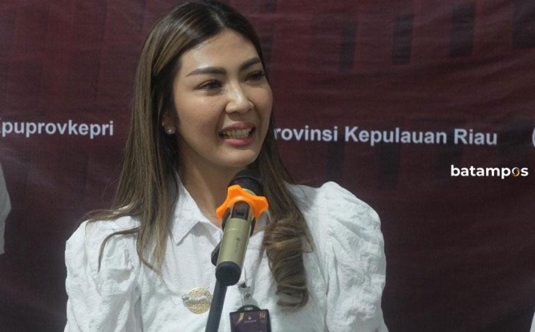 Sekar Respaty Dikepung Senator Ulung