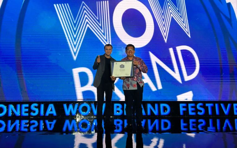 JNE Raih Penghargaan Gold Champion Kategori Courier Service Indonesia WOW Brand 2023