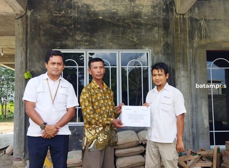 PT Timah Tbk Serahkan Bantuan Pembangunan Surau Baitul Ana Desa Prayun