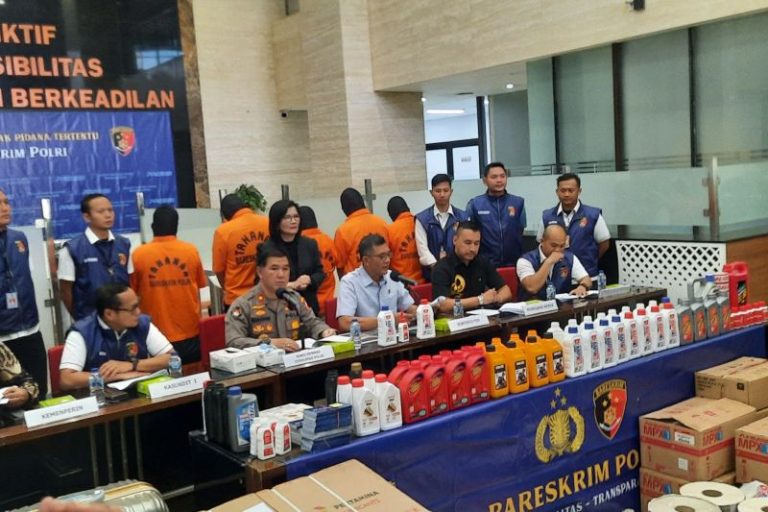 Bareskrim Bongkar Pabrik Oli Palsu Beromset Rp 58,5 Miliar Sebulan