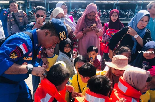 Polisi Ajak Siswa Belajar dan Berlayar Bersama Kapal Patroli