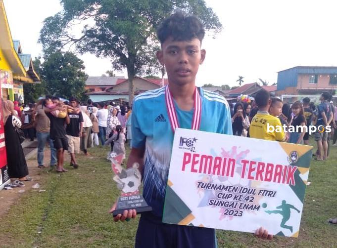 Abielzar, Kiper Tim Porse Dinobatkan Sebagai Pemain Terbaik Turnamen IFC Ke-42 di Kampung Sungai Enam Laut