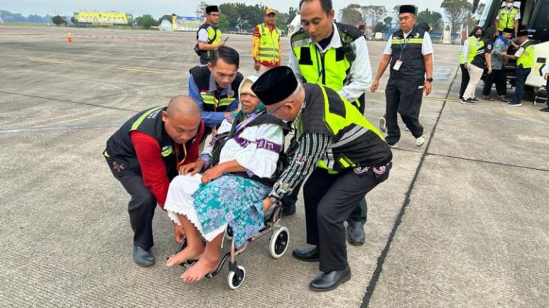 KKHI Dampingi Jamaah Haji Demensia