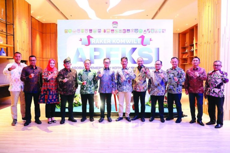 24 Wali Kota Tanam Pohon Bersama di Batam