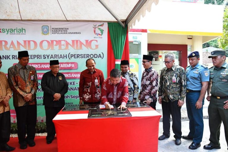 Tingkatkan Pelayanan, Tiga Kantor BRK Syariah Naik Status.
