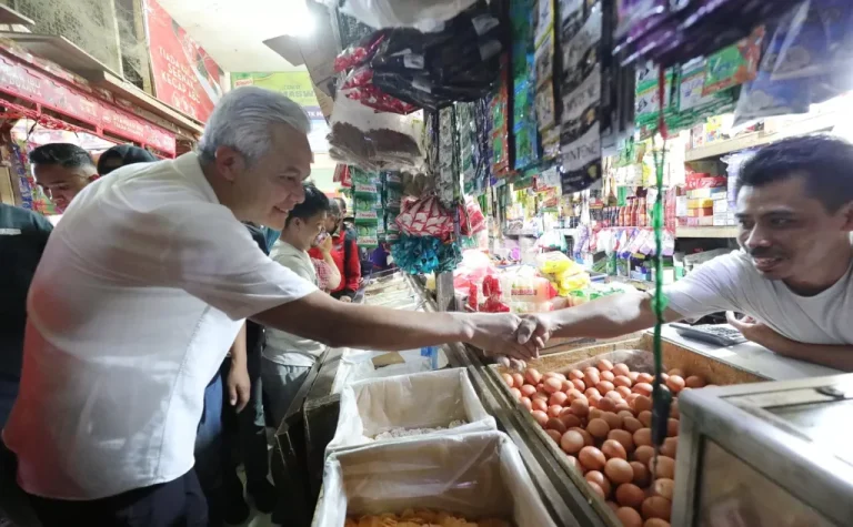 Gubernur Jateng Ganjar Blusukan ke Tanjung Priok, Katanya Diajak Teman