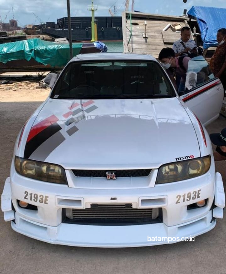 Dituding Menggelapkan Mobil Sport Lelang, Ini Sanggahan Bea Cukai Batam