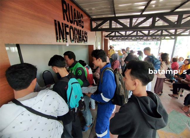 Warga Batam Keluhkan Layanan Akta Kelahiran dan KK Masih Manual