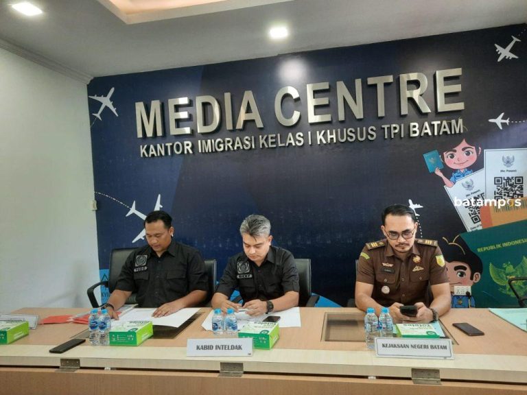 WN Singapura Punya KTP, Disduk Batam Serahkan Berkas ke Imigrasi