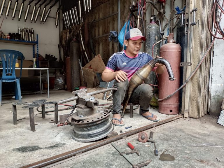 AHMAD, Pemilik Jawa Knalpot