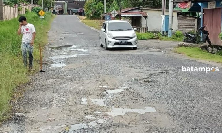 Pemerintah Pusat akan Perbaiki Jalan Tanjungbatu Arah Sawang Kundur Barat