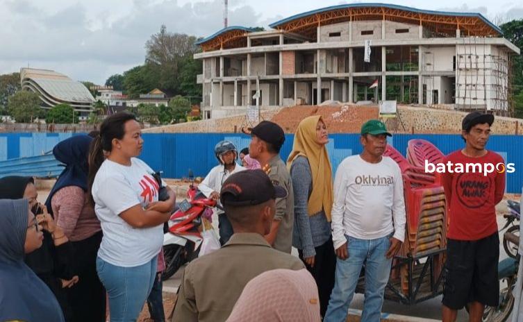 Pedagang di Proyek Gurindam 12 Diminta Pindah Sementara