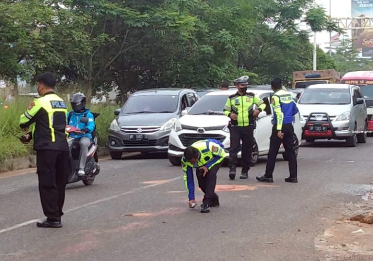 Jalan R Suprapto Rawan Kecelakaan, Warga Batuaji Keluhkan Truk Pengangkut Tanah dan Kendaraan Berat