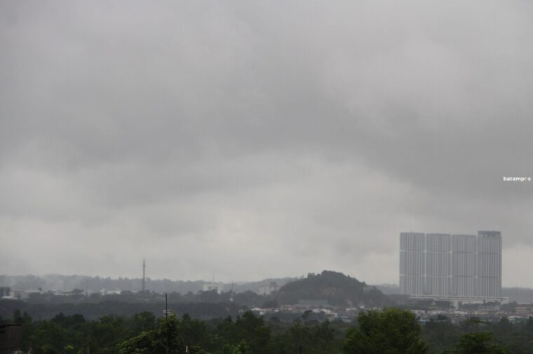 Batam Diprakirakan Diguyur Hujan Hingga Tiga Hari Kedepan