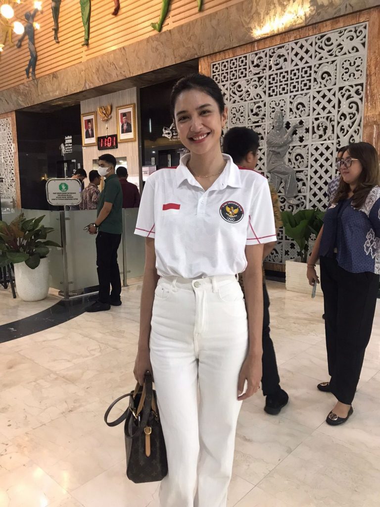 Mikha Tambayong Menyuarakan Kepemudaan dan Perempuan
