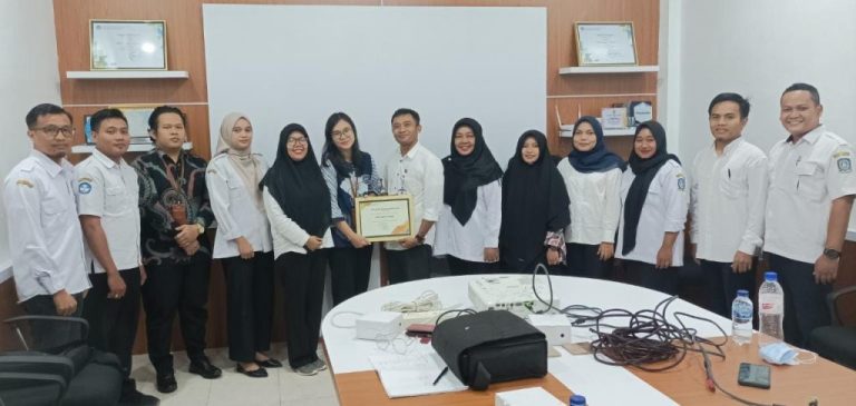 Tim Pembinaan Bahasa Beraudiensi ke Empat Sekolah di Kota Batam