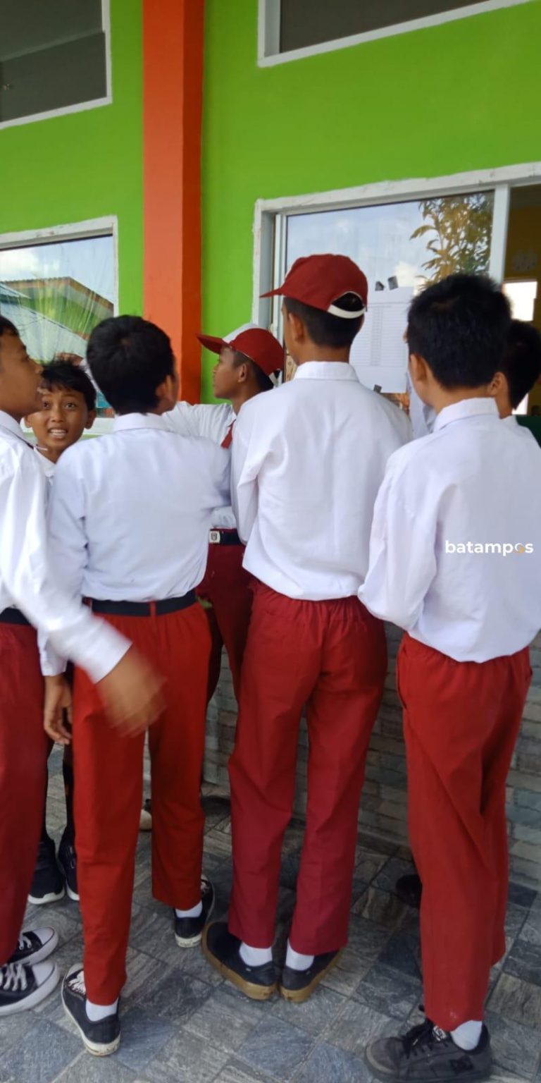 Pelajar Tingkat Sekolah Dasar Lulus 100 Persen