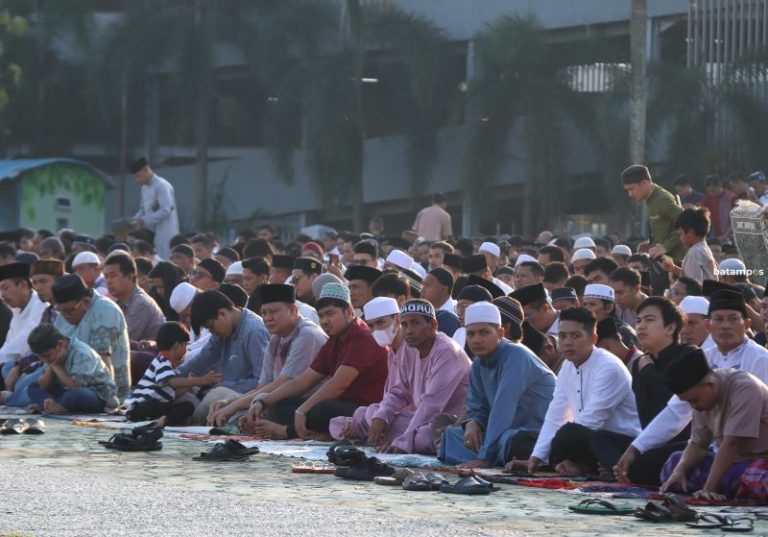 Ribuan Warga Batam Laksanakan Salat Iduladha di Alun-alun Engku Putri