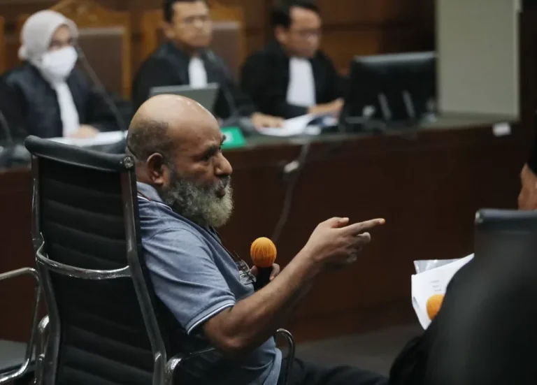 KPK Duga Lukas Enembe Lakukan Pencucian Uang Melalui Judi di Singapura dari Anggaran APBD