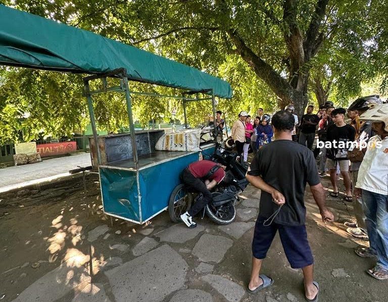 Pria Tewas di Tepi Jalan Sambil Memegang Perut, Kejadian di Lubukbaja