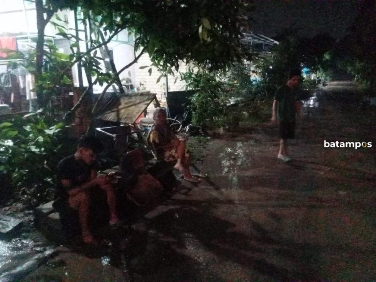 Air Menyebabkan Pertengkaran antar Tetangga di Tanjunguncang