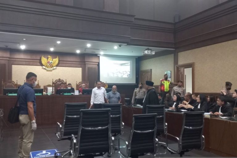 Lukas Enembe Didakwa Terima Suap dan Gratifikasi Senilai Rp46,8 M