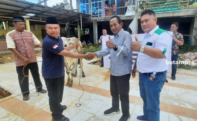 TJK Power Salurkan 6 Ekor Sapi