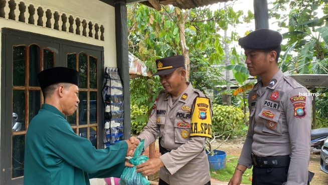 Kurban 3 Ekor Sapi, Polisi Langsung Antar Daging Kurban ke Rumah Warga