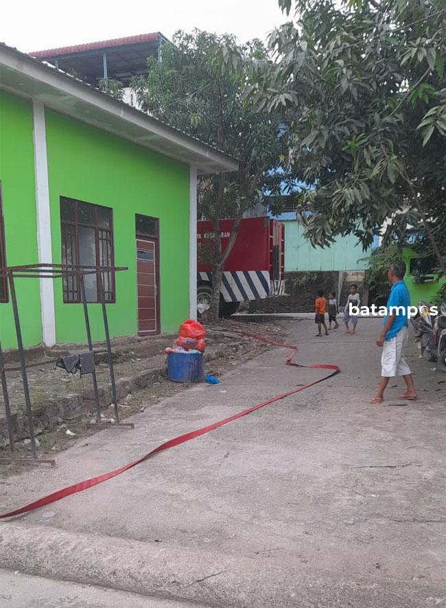 Mobil Pemadam Kebakaran Dikerahkan untuk Distribusikan Air Bersih ke Tanjunguncang