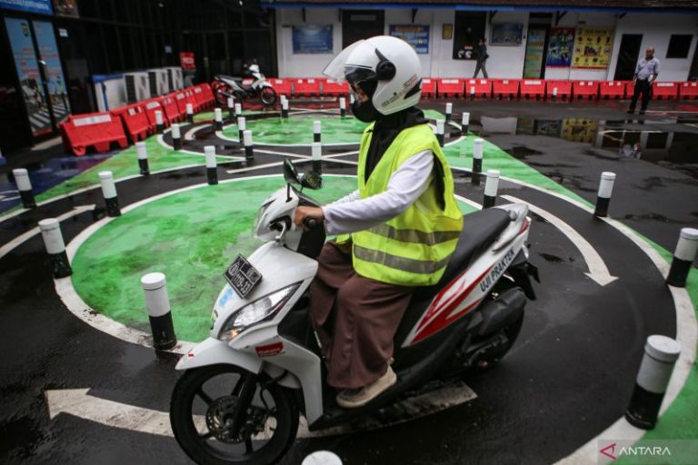 Korlantas Kaji Syarat Sertifikat Mengemudi untuk Permohonan SIM
