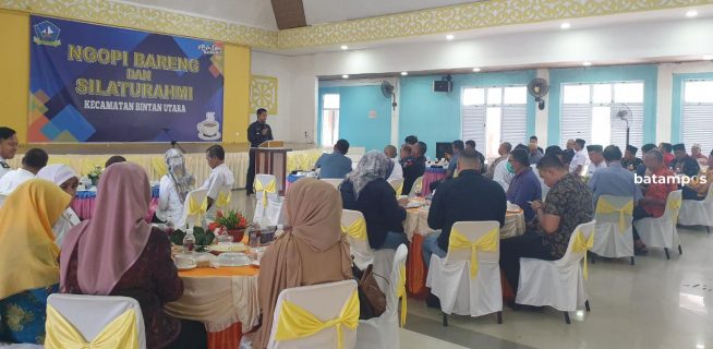 Ngopi Bareng dan Silaturahmi, Camat Deny Ajak Masyarakat Binut Sinergi Bangun Daerah