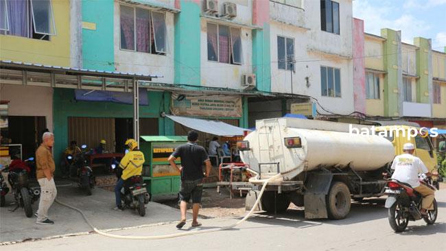 Kini Warga Perumahan Putra Jaya dan Indomas Tidak Perlu Lagi Menunggu Air Hingga Larut Malam