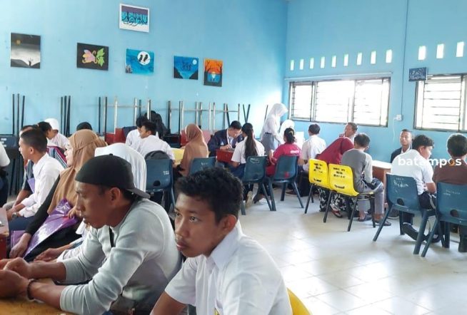 Hari Pertama PPDB di SMKN 1 Bintan Utara, Orangtua Datang ke Sekolah karena Salah Upload Data