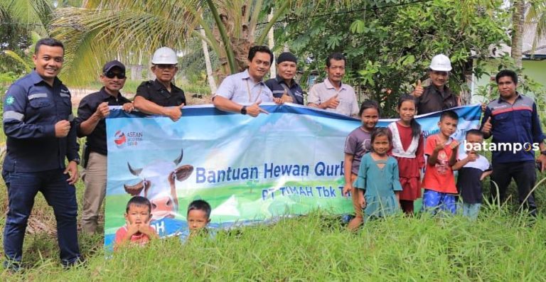 PT Timah Tbk Distribusikan Sepuluh Ekor Hewan Kurban untuk Masyarakat Kundur Barat