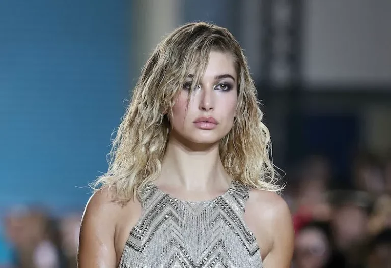 Hailey Bieber Minta Fans Jangan Tulis Komentar Jahat ke Selena Gomez