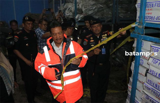 KKP Segel 20 Ton Ikan Beku Bermasalah di Batuampar