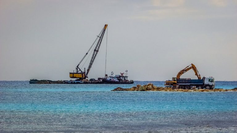 KKP Ngotot Keruk Sendimentasi Laut