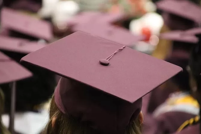 Mahasiswa Tak Pernah Kuliah, Langsung Lulus