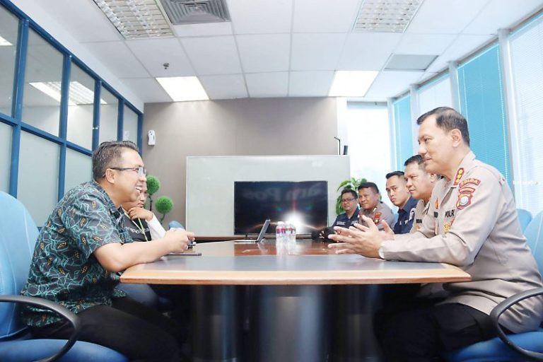 Kunjungan Kabid Humas Polda Kepri ke Batam Pos