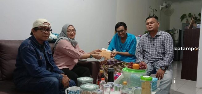 KSF Potret Medan dan PFI Kepri Serahkan Donasi untuk Messa Haris