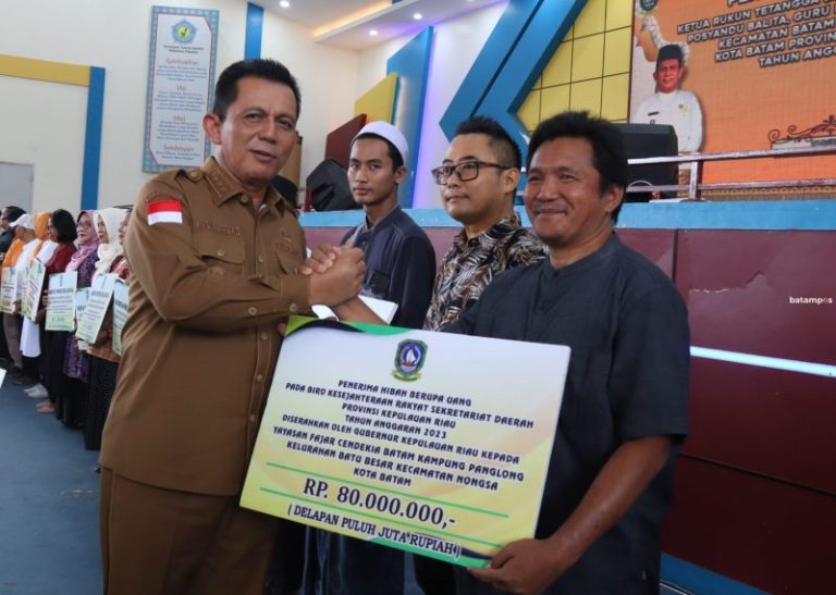 Pemprov Kepri Serahkan Insentif dan Bantuan Hibah Rp62 Miliar di Kota Batam, Ini Rinciannya