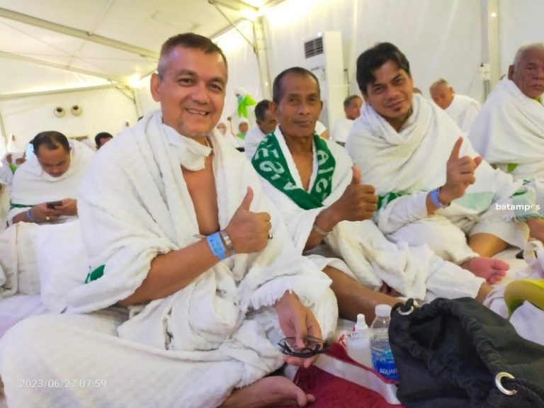 Menag Lepas Kepulangan Jemaah Haji Kloter 1 Batam ke Tanah Air