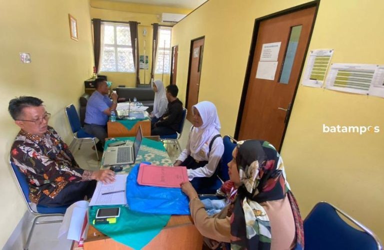 Ortu Ngotot, Ratusan Anak Masih Antre Masuk SMA/SMK Negeri di Batam