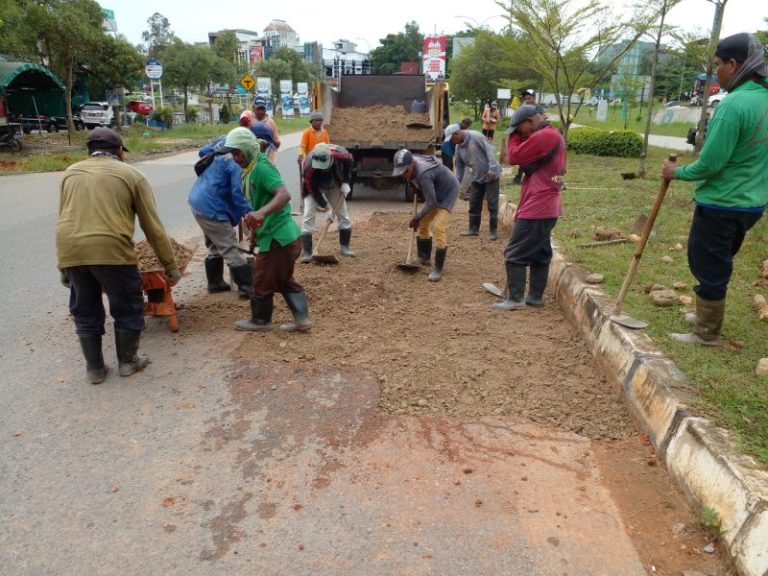 Sejumlah Ruas Jalan Rusak di Batam Mulai Diperbaiki