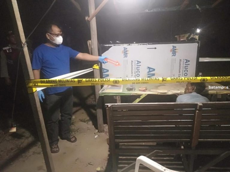 Pria Ditemukan Tewas dengan Posisi Duduk di Warung Rujak, Mungkin Ada yang Kenal