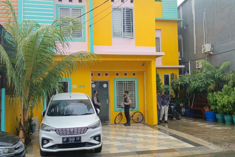 KPK Geledah Rumah Milik Andhi Pramono di Perumahan Jodoh Permai Batam