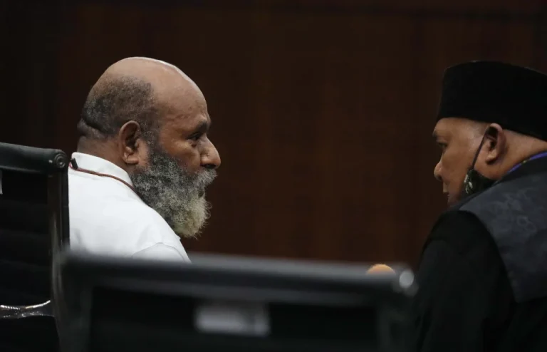 Tak Mau Makan dan Minum Obat, Lukas Enembe Dilarikan ke RSPAD Sejak Minggu Malam