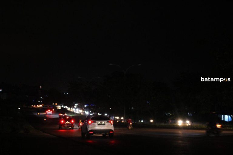 Masyarakat Batam Mengeluhkan Lampu Jalan Padam